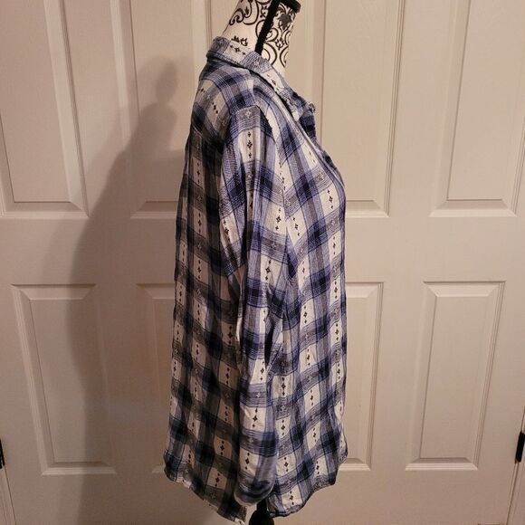 Cato XL woman's blue‎ plaid long sleeve button up shirt - Picture 2 of 7